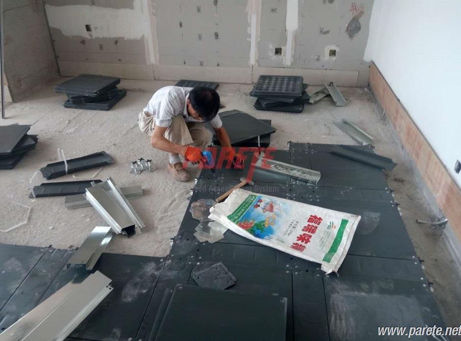 steel raised floor installation with cable trunk